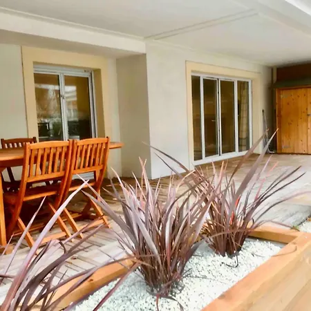 2-bedroom In Apartment Courbevoie