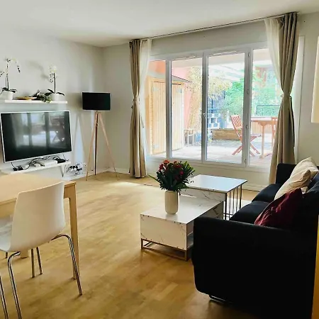Apartment 2-bedroom In Courbevoie